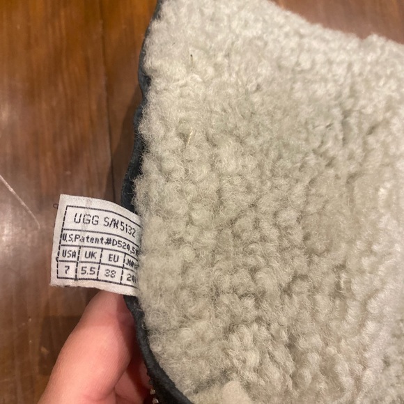 Black Ugg Retro Cargo boots - Picture 8 of 8